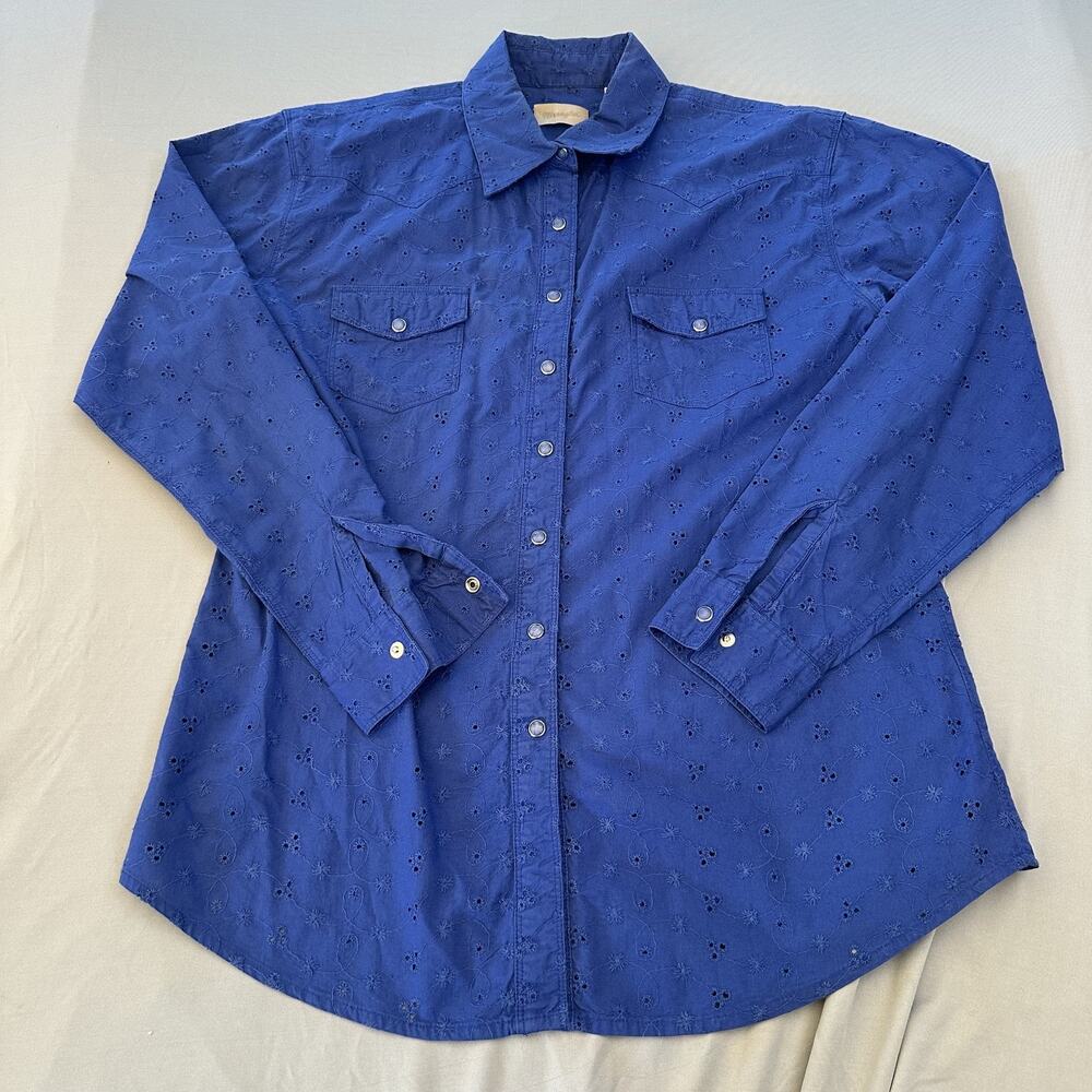 Wrangler Shirt Womens Medium Blue Eyelet Embroidered Western Pearl Snap Floral
